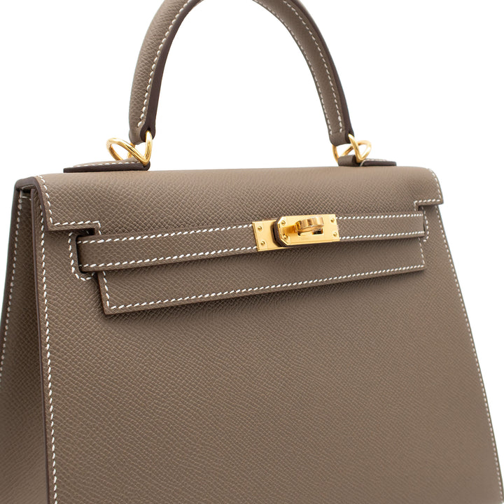 HERMÈS Kelly 25 Sellier Etoupe Epsom Gold Hardware (GHW) Stamp G