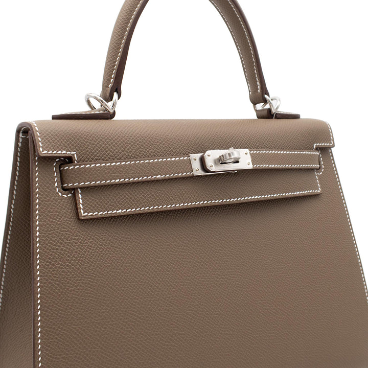 HERMÈS Kelly 25 Sellier Etoupe Epsom Palladium Hardware (PHW) Stamp G