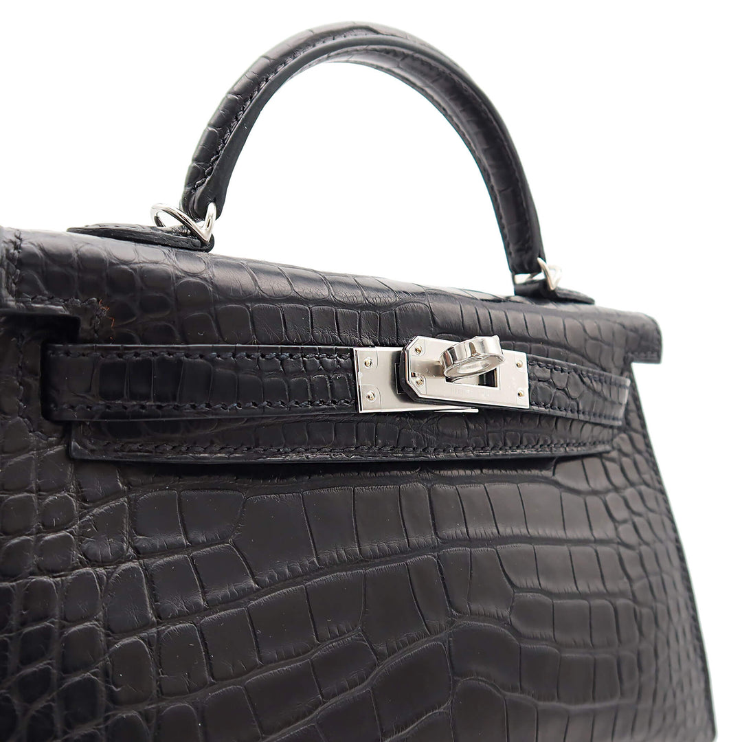 HERMÈS Mini Kelly Doll Black Alligator Mat PHW Stempel G